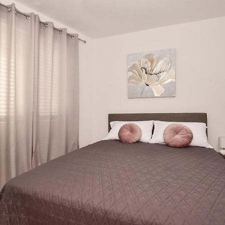 Apartman Luka 이그라네 외부 사진