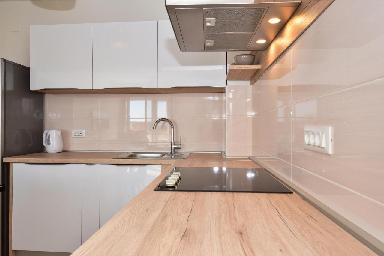 Apartman Luka 이그라네 외부 사진