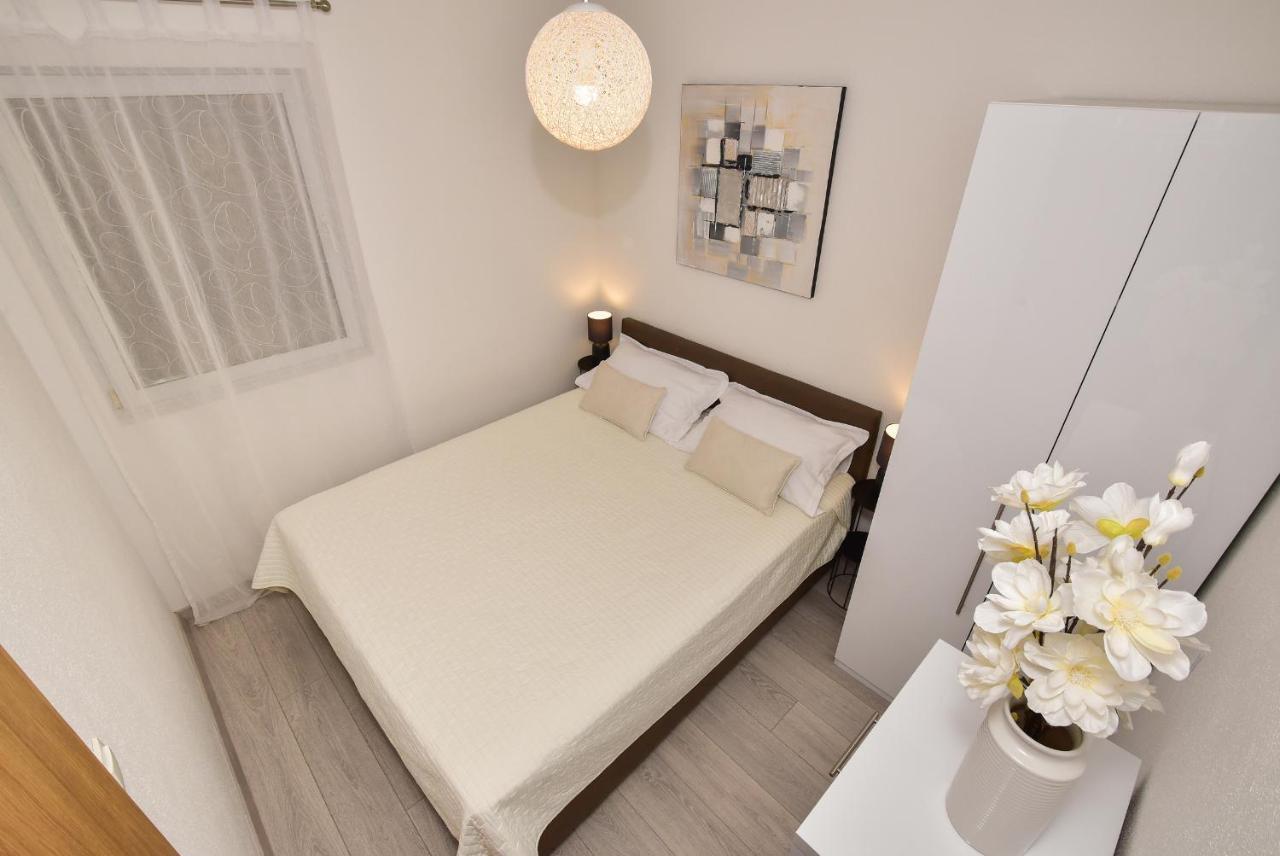 Apartman Luka 이그라네 외부 사진