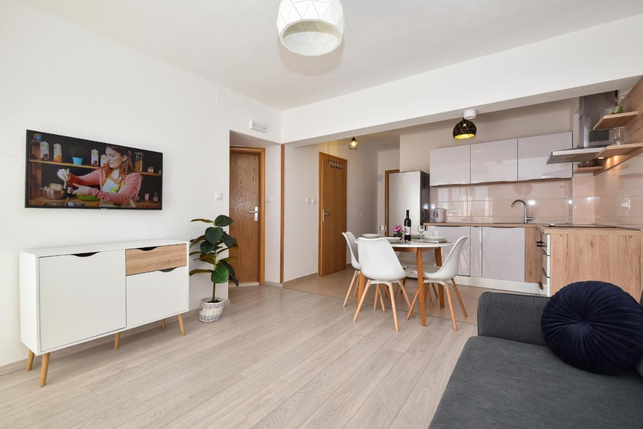 Apartman Luka 이그라네 외부 사진